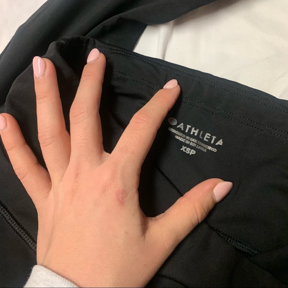 LAST CHANCE athleta challenge 7/8 tight - XS petite - Picture 5 of 8